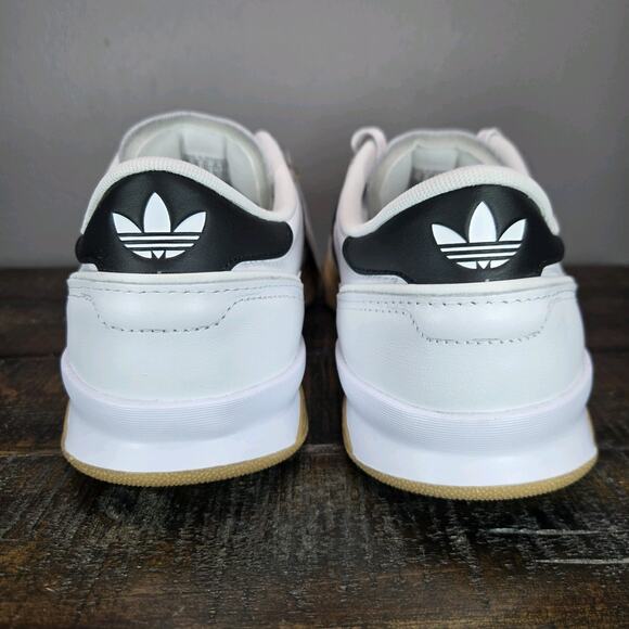 NEW Adidas Predator Mundial Mens Size 10.5 Sneakers Shoes White Black Gum JH9493 main image 7